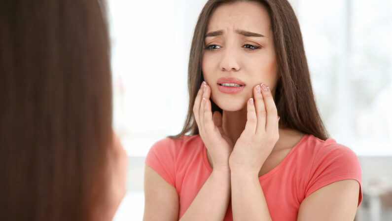 What causes the loosening of dental crowns_
