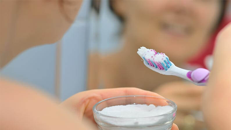 brushing using baking soda